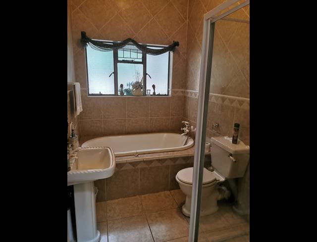 7 BEDROOM HOUSE FOR SALE IN MONTANA PARK